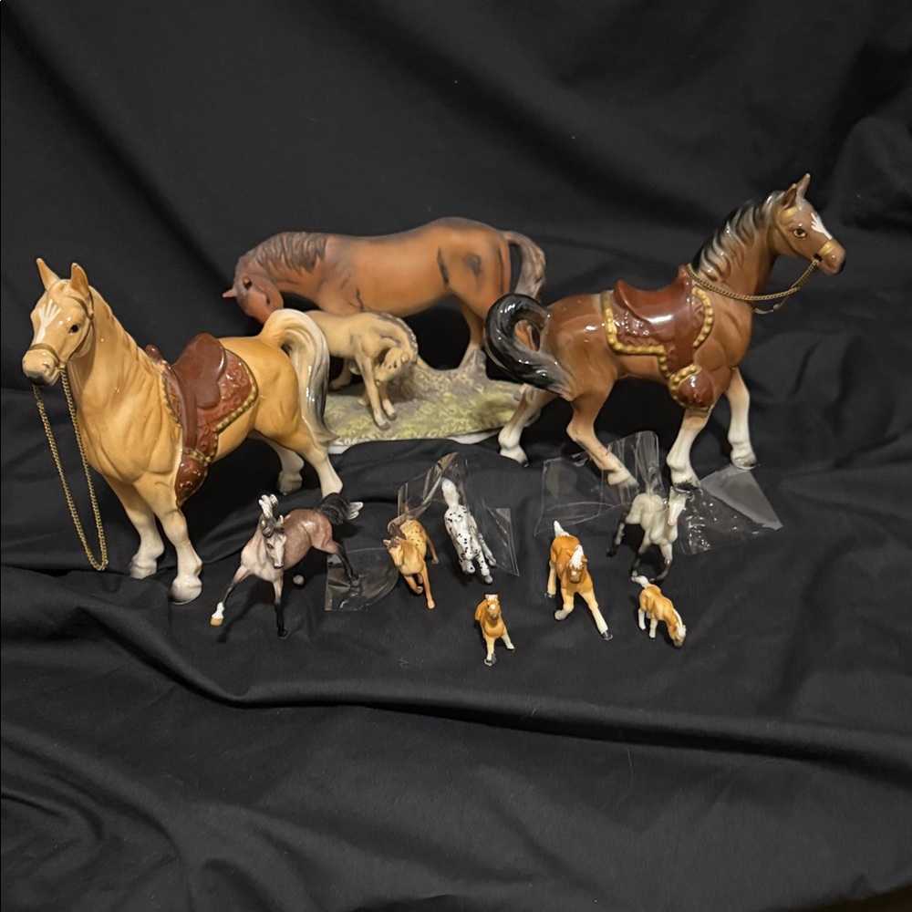 Vintage Horse Figurine Collection - Picture 2 of 6